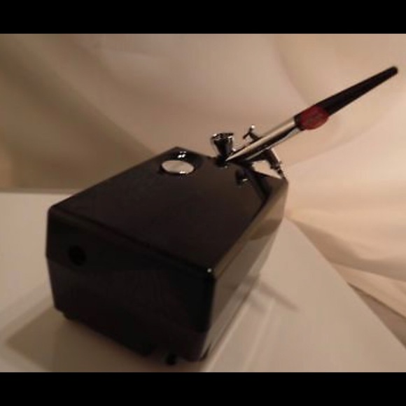 Airbrush Makeup System—INCLUDES PRODUCTS (new) - Picture 2 of 3